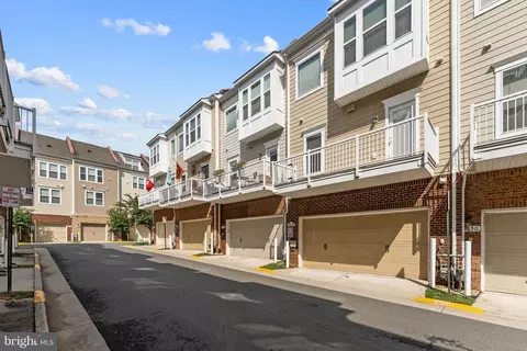 Exterior - 9652 Pullman Pl, Fairfax, VA 22031 photo 3 of 4