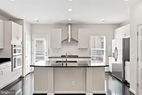 Kitchen - 9652 Pullman Pl, Fairfax, VA 22031 photo 3 of 10
