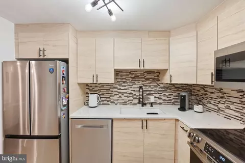 Kitchen - 7661 Provincial Dr #209, Mclean, VA 22102 photo 4 of 5
