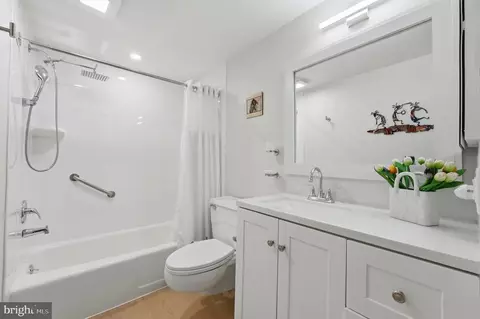 Bath - 7661 Provincial Dr #209, Mclean, VA 22102 photo 1 of 2