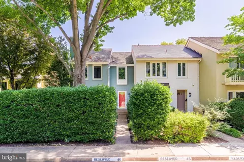 Exterior - 2001 Chadds Ford Dr, Reston, VA 20191 photo 4 of 11