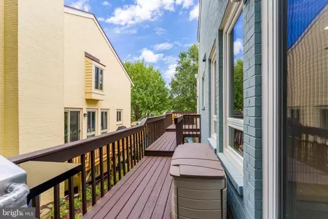 Exterior - 2001 Chadds Ford Dr, Reston, VA 20191 photo 7 of 12