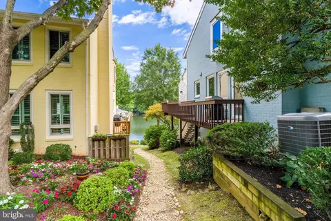 Exterior - 2001 Chadds Ford Dr, Reston, VA 20191 photo 9 of 12