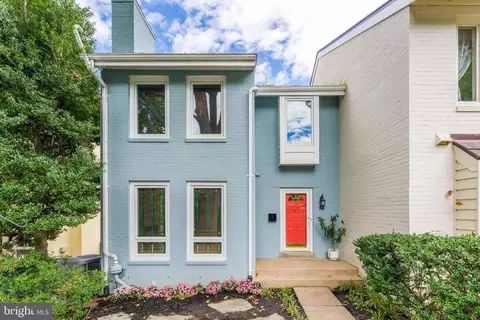 2001 Chadds Ford Dr, Reston, VA 20191