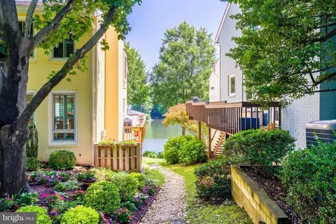 Exterior - 2001 Chadds Ford Dr, Reston, VA 20191 photo 5 of 11