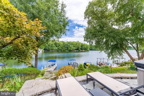 View/Area - 2001 Chadds Ford Dr, Reston, VA 20191 photo 5 of 6