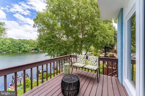 Exterior - 2001 Chadds Ford Dr, Reston, VA 20191 photo 5 of 12