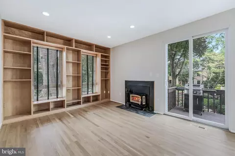 Living - 2001 Chadds Ford Dr, Reston, VA 20191 photo 5 of 10