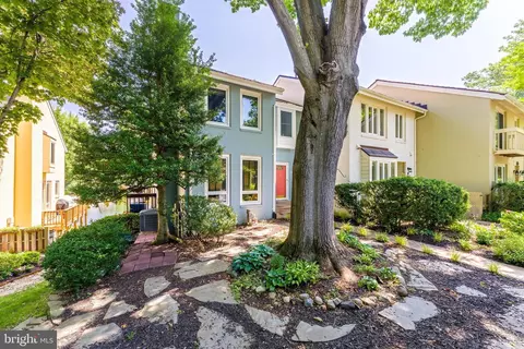 Exterior - 2001 Chadds Ford Dr, Reston, VA 20191 photo 3 of 11