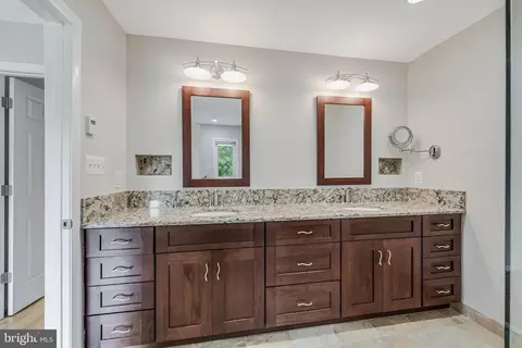 Bath - 2001 Chadds Ford Dr, Reston, VA 20191 photo 4 of 5