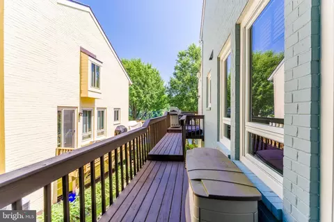 Exterior - 2001 Chadds Ford Dr, Reston, VA 20191 photo 6 of 11