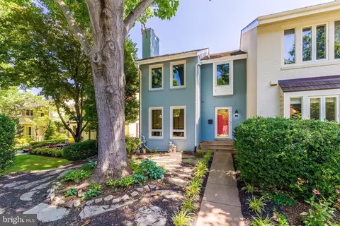 Exterior - 2001 Chadds Ford Dr, Reston, VA 20191 photo 2 of 11