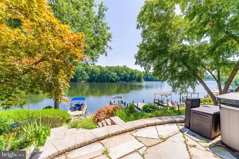 Exterior - 2001 Chadds Ford Dr, Reston, VA 20191 photo 8 of 11