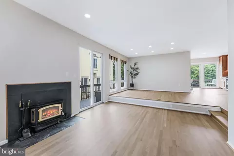 Living - 2001 Chadds Ford Dr, Reston, VA 20191 photo 4 of 10