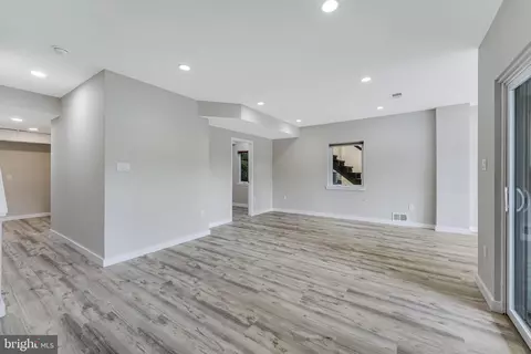 Living - 2001 Chadds Ford Dr, Reston, VA 20191 photo 7 of 10