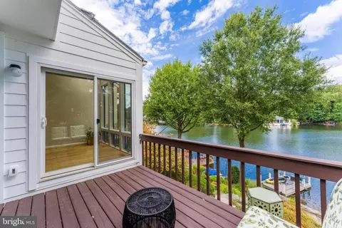 Exterior - 2001 Chadds Ford Dr, Reston, VA 20191 photo 6 of 12