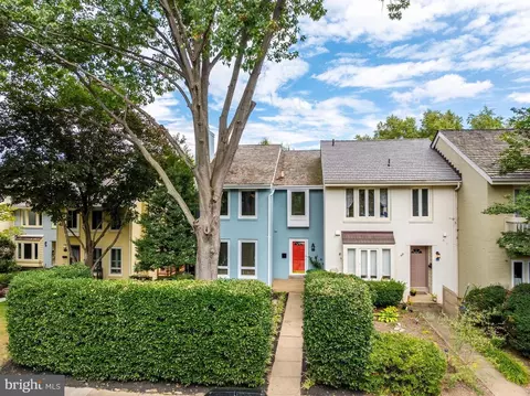 Exterior - 2001 Chadds Ford Dr, Reston, VA 20191 photo 2 of 12