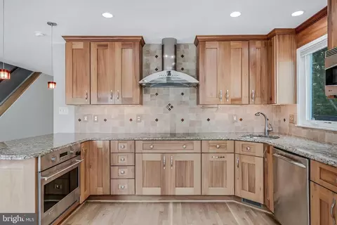 Kitchen - 2001 Chadds Ford Dr, Reston, VA 20191 photo 7 of 10