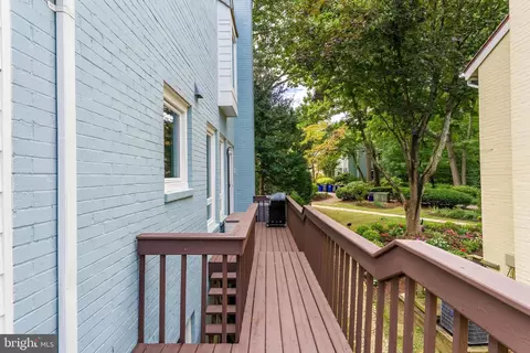 Exterior - 2001 Chadds Ford Dr, Reston, VA 20191 photo 8 of 12