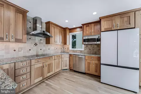 Kitchen - 2001 Chadds Ford Dr, Reston, VA 20191 photo 5 of 10