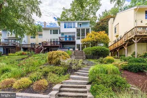 Exterior - 2001 Chadds Ford Dr, Reston, VA 20191 photo 11 of 12