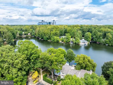 View/Area - 2001 Chadds Ford Dr, Reston, VA 20191 photo 2 of 6