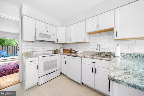 Kitchen - 1386 Northgate Sq, Reston, VA 20190 photo 2 of 4
