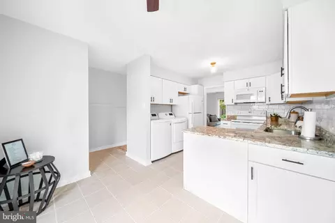 Entry Way - 1386 Northgate Sq, Reston, VA 20190 photo 2 of 3
