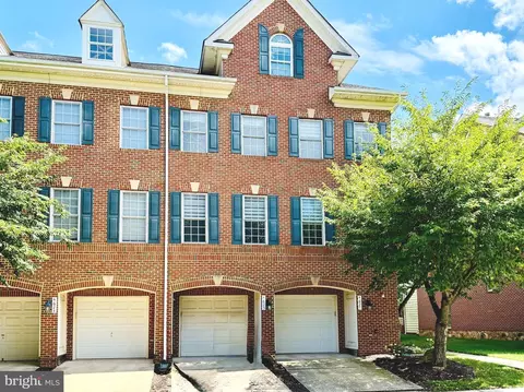 4627 Hummingbird Ln #115, Fairfax, VA 22033