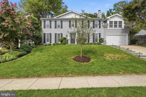 2304 Locust Ridge Ct, Falls Church, VA 22046