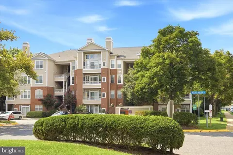 4200 Mozart Brigade Ln #O, Fairfax, VA 22033