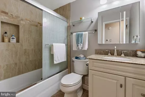 Bath - 2913 Ashdown Forest Dr, Herndon, VA 20171 photo 2 of 3