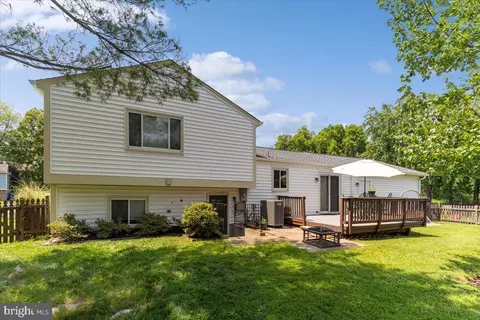 Exterior - 2913 Ashdown Forest Dr, Herndon, VA 20171 photo 5 of 12