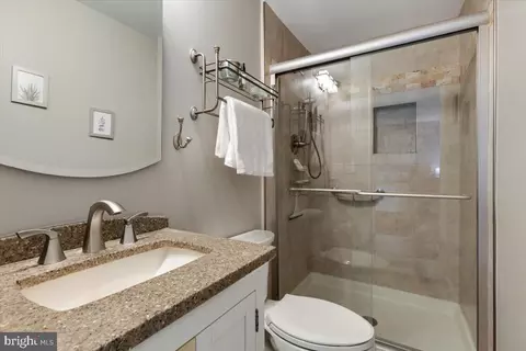 Bath - 2913 Ashdown Forest Dr, Herndon, VA 20171 photo 1 of 3