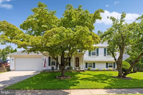 Exterior - 2913 Ashdown Forest Dr, Herndon, VA 20171 photo 2 of 12