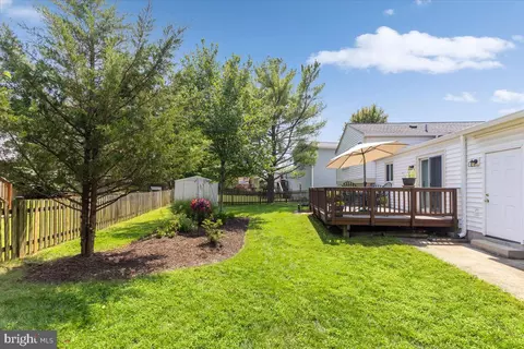 Exterior - 2913 Ashdown Forest Dr, Herndon, VA 20171 photo 10 of 12