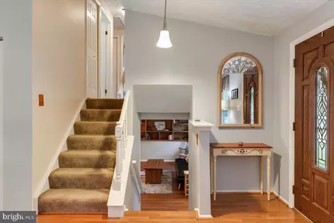Entry Way - 2913 Ashdown Forest Dr, Herndon, VA 20171 photo 2 of 3