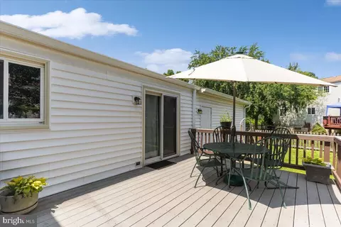 Exterior - 2913 Ashdown Forest Dr, Herndon, VA 20171 photo 6 of 12