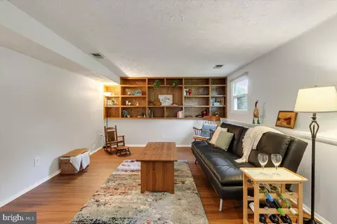 Living - 2913 Ashdown Forest Dr, Herndon, VA 20171 photo 2 of 2
