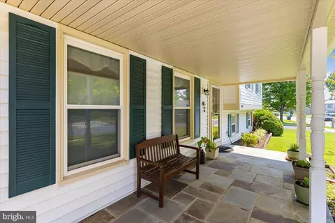 Exterior - 2913 Ashdown Forest Dr, Herndon, VA 20171 photo 3 of 12
