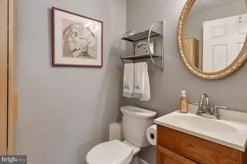 Bath - 2913 Ashdown Forest Dr, Herndon, VA 20171 photo 3 of 3