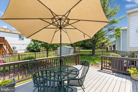 Exterior - 2913 Ashdown Forest Dr, Herndon, VA 20171 photo 7 of 12