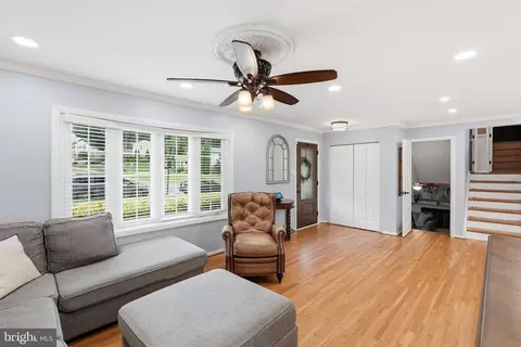 Entry Way - 7023 Ashbury Dr, Springfield, VA 22152 photo 2 of 3