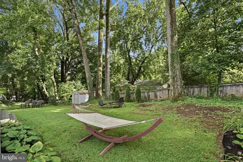 Exterior - 7023 Ashbury Dr, Springfield, VA 22152 photo 5 of 6