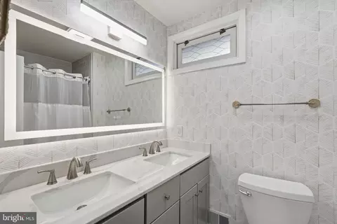Bath - 7023 Ashbury Dr, Springfield, VA 22152 photo 2 of 3
