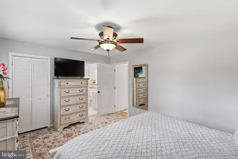 Bedroom - 7023 Ashbury Dr, Springfield, VA 22152 photo 7 of 12