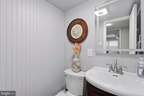 Bath - 7023 Ashbury Dr, Springfield, VA 22152 photo 3 of 3
