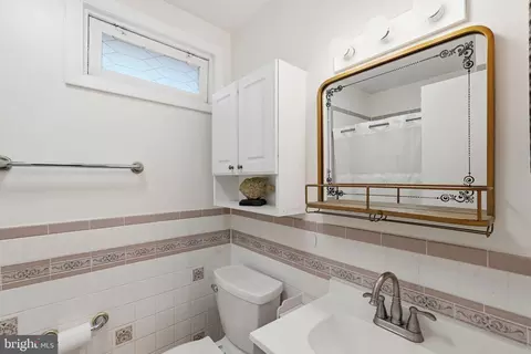 Bath - 7023 Ashbury Dr, Springfield, VA 22152 photo 1 of 3