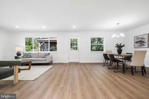 Living - 6221 Apache St, Springfield, VA 22150 photo 5 of 5