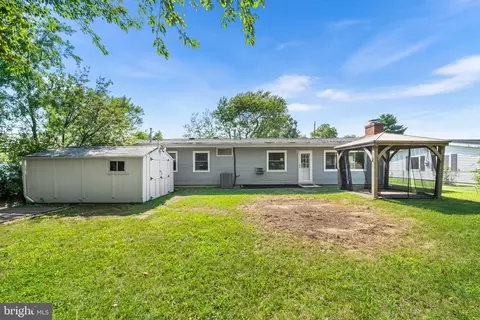 Exterior - 6221 Apache St, Springfield, VA 22150 photo 4 of 6